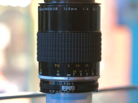 Nikon 105mm f4 AI-S Micro-Nikkor Fashion